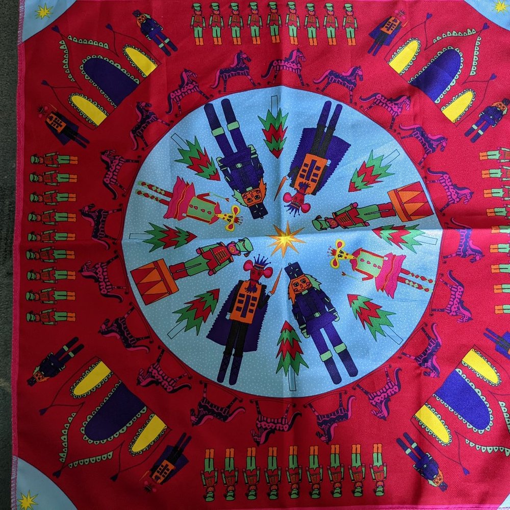 Lush Knot Wrap Nutcracker